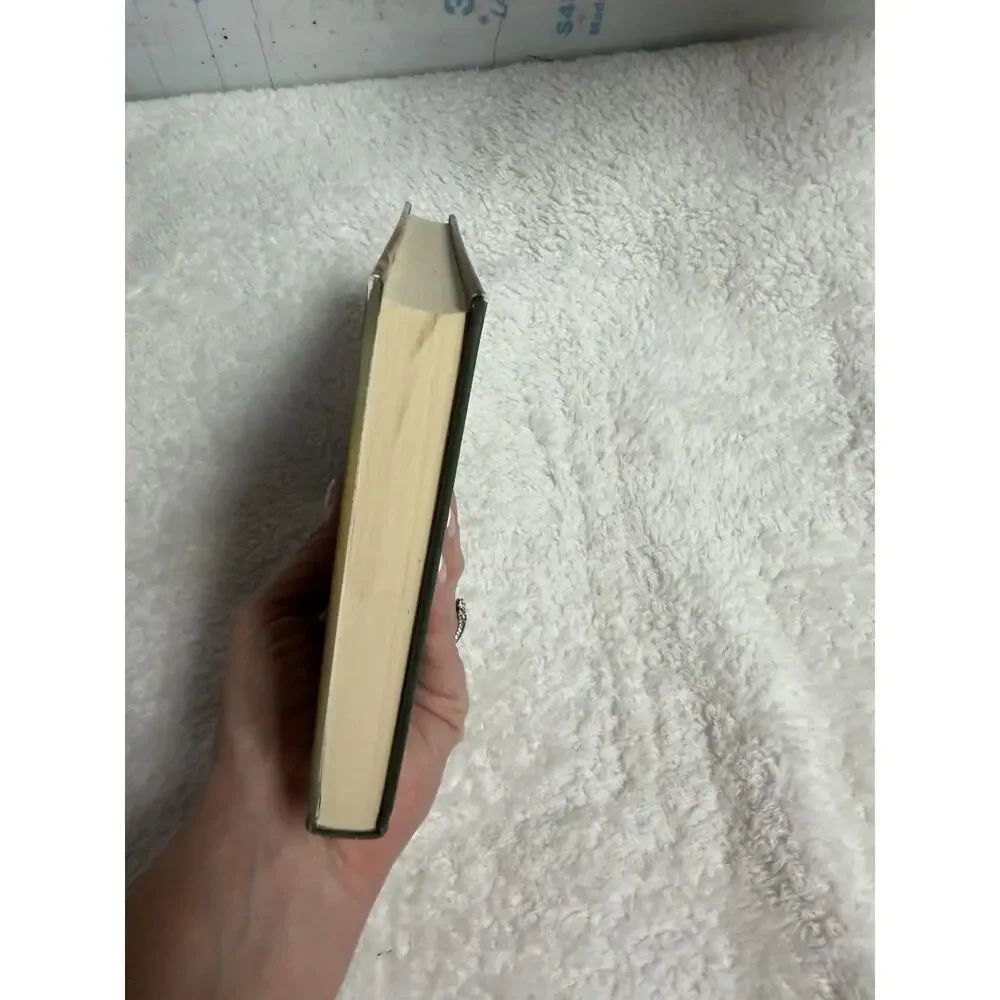 The Secrets of Mary's Bookshop (A Classic Case) Camy Tang Guideposts HB